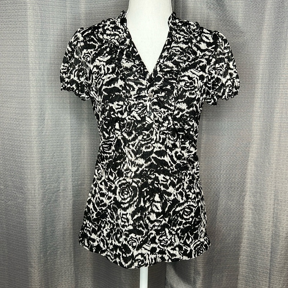 AB STUDIO SMALL BLACK AND WHITE LACE RUFFLE BLOUSE